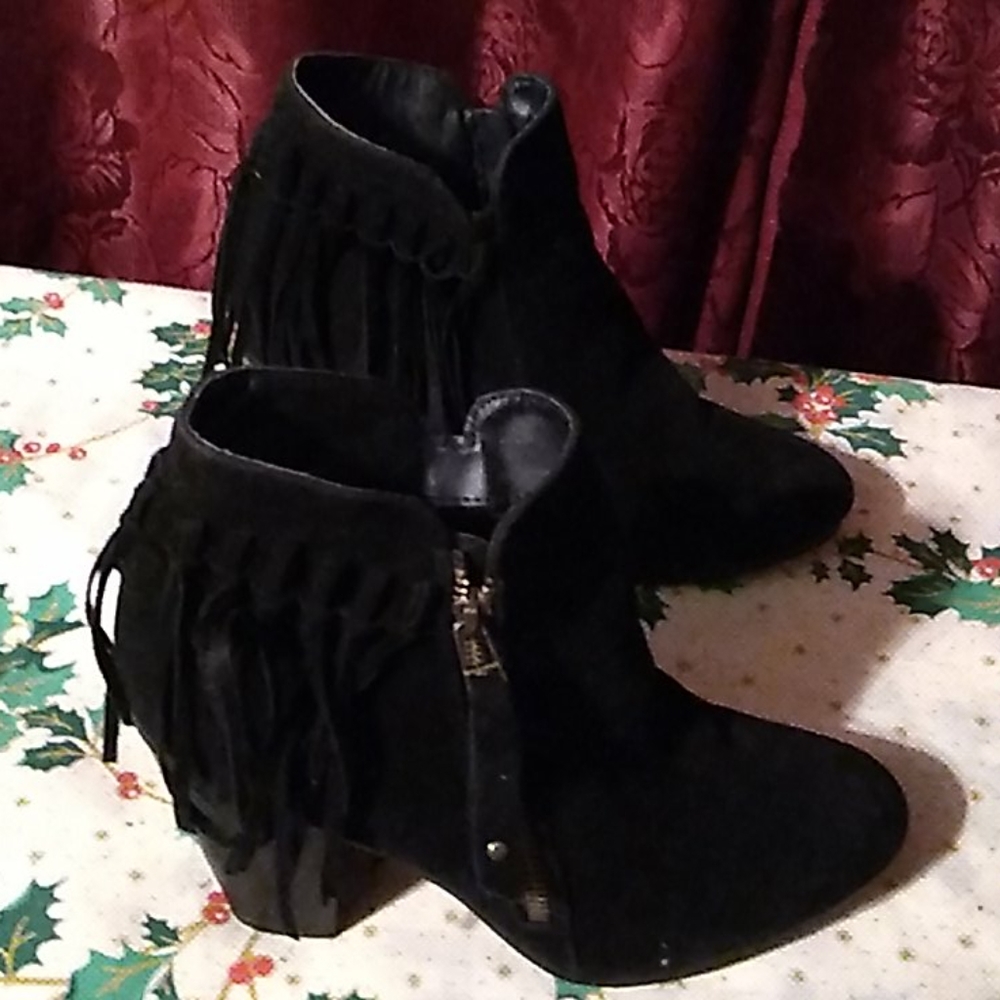 Shoes - Picture 3 of 4